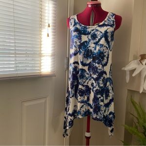 Cupio women white blue floral sleeveless asymmetrical hemline top. Size S. Used.